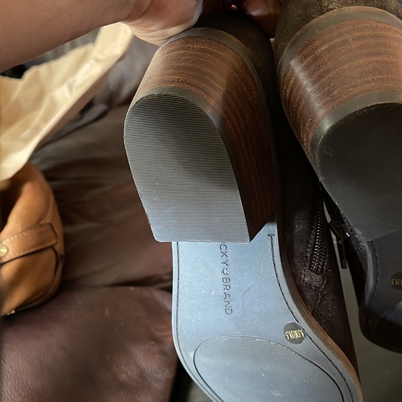 Boots - Picture 7 of 8